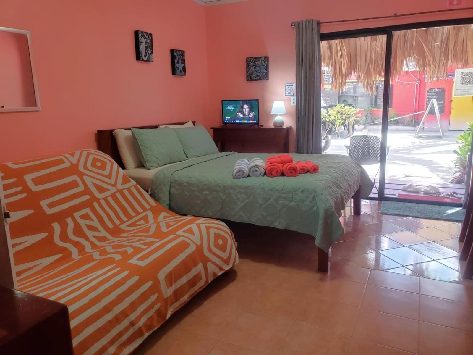 Beach Club Condos At Popeyes Caye Caulker Buitenkant foto